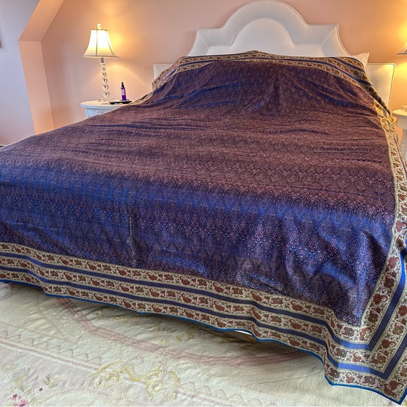 European Blue Wool Paisley Bed Cover, Three Contrasting Borders Queen 105" x 89" - Picture 3 of 13